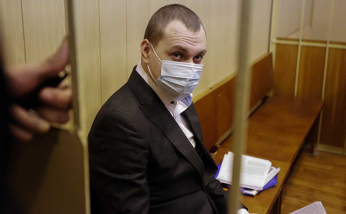 В конце декабря блогера Юрия Хованского отправили домой из СИЗО ждать решения следствия Его девушка сообщала , что он имеет право снимать ролики, если не